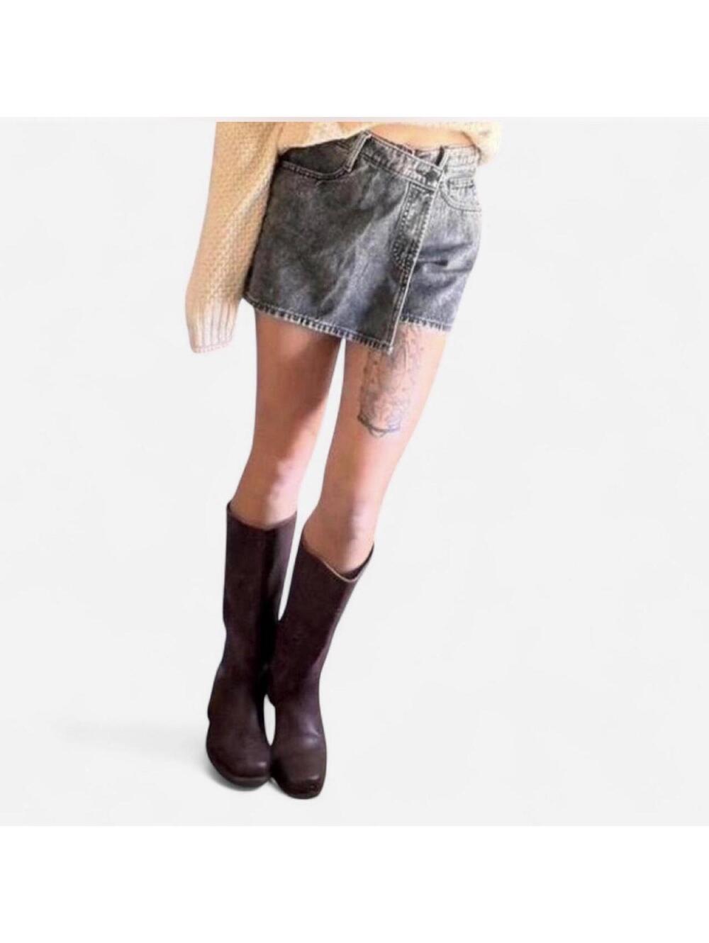 Universal Thread Women's Black and Blue Shorts